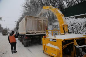 Для прибирання міста від снігу у Кривому Розі задіяно максимальну кількість спецтехніки