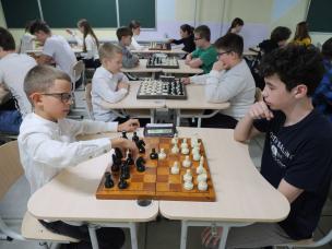 У Кривому Розі стартував ІІІ міський етап спортивних змагань «Пліч-о- пліч» з шахів серед юнаків та дівчат