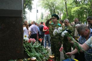 В День чествования воинов АТО в Кривом Роге открыт мемориальный крест погибшим бойцам - криворожанам (ФОТО)