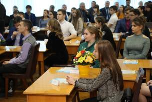 До Міжнародного Дня студента мер Юрій Вілкул вручив державні стипендії і нагородив молодь за внесок у розвиток Кривого Рогу