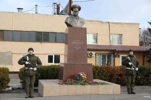 У День Гідності та Свободи у Кривому Розі поклали квіти до пам`ятників героям АТО