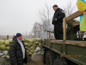 Представники міського штабу допомоги криворізьким військовослужбовцям передали бійцям черговий вантаж гуманітарної допомоги