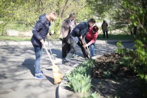 Криворіжці люблять, `коли чисто`: загальноміська акція об`єднала жителів для наведення ладу в улюблених місцях відпочинку і біля своїх будинків