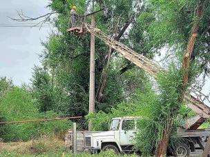 В кожному районі Кривого Рогу організовані та працюють бригади для ліквідації наслідків негоди, електропостачання за масовими заявками споживачів відновлено