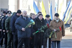 З нагоди Дня Соборності в Кривому Розі поклали квіти до підніжжя Великого Кобзаря