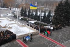 У Кривому Розі відбулася урочиста церемонія підняття прапорів з нагоди відзначення 67 річниці визволення міста від фашистських загарбників