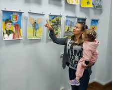 У Центрі «Віза»(«Центр Дії») традиційна виставка дитячих малюнків: «СВЯТО ВЕСНИ, МОЛОДОСТІ ТА КРАСИ» з нагоди Міжнародного жіночого дня
