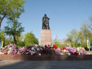 Кривий Ріг вшановує. До Дня Перемоги над нацизмом, у кожному районі міста проходять урочисті заходи