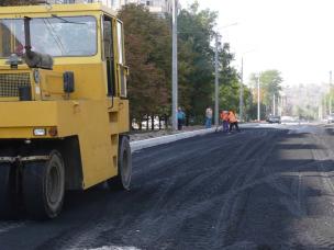 Міський голова щодня інспектує хід ремонту дороги по вулиці Рзянкіна